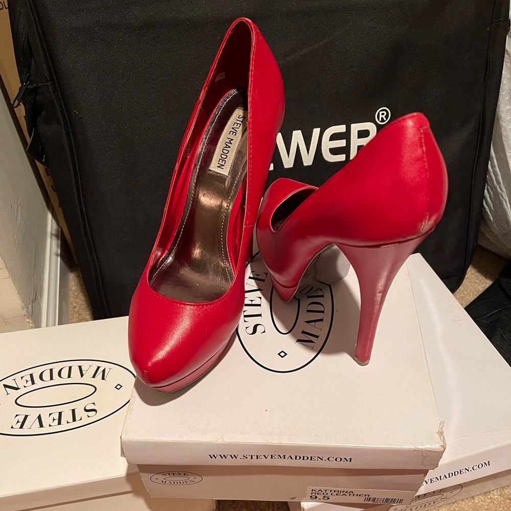 Steve Madden Katrina Red Leather pumps